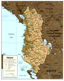 Mapa polityczno-administracyjna Albanii z reliefem.