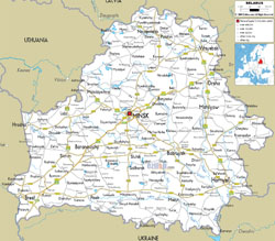 Szczegółowa mapa drogowa Białorusi z miastami i lotniskami.