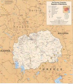 Duża mapa polityczna Macedonii z drogami, miastami i lotniskami.