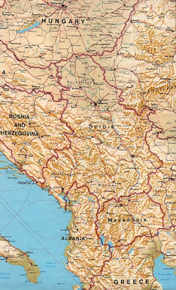 Mapa polityczna Serbii i Macedonii zawierająca relief, glówne drogi, miasta i lotniska.