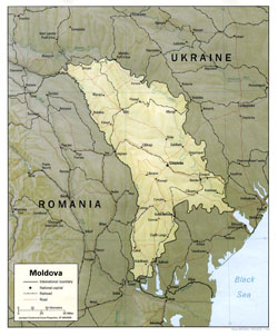 Mapa polityczna Mołdawii z zawierająca relief, drogi, koleje i miasta.