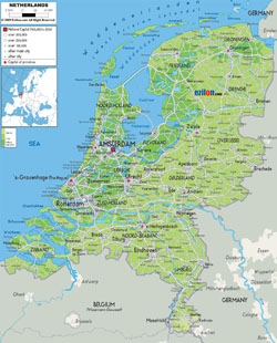 Szczegółowa mapa fizyczna Holandii z drogami, miastami i lotniskami.