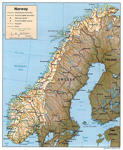 Mapa polityczna i administracyjna Norwegii z reliefem, drogami i miastami.