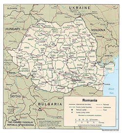Mapa polityczna i administracyjna Rumunii z drogami i miastami.