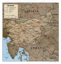 Szczegółowa mapa polityczna Słowenii z reliefem, drogami i miastami.