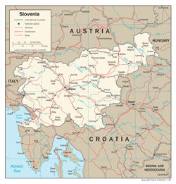 Duża mapa polityczna Słowenii z drogami i miastami.