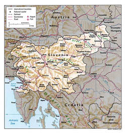 Mapa polityczna Słowenii z zaznaczeniem reliefu, dróg i miast.